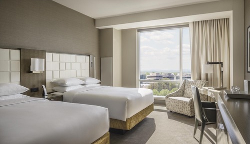 Room, 1 King Bed (Plaza View)
