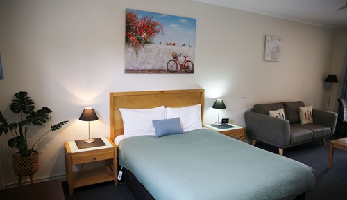 Queen room