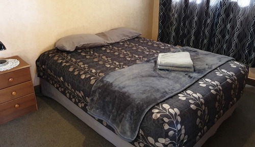 Three Bedroom Motel & Deck 