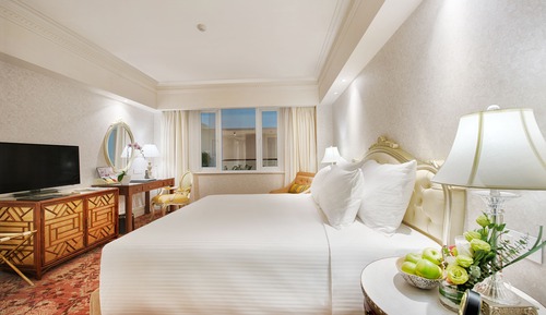 Deluxe Sketch, 1 King Bed with Internal window