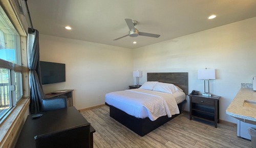 Standard Room, 1 Queen Bed