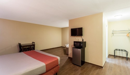 Deluxe Room, 1 King Bed, Smoking, Refrigerator & Microwave