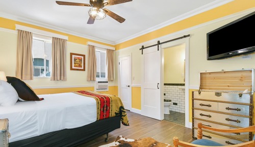Standard Room, 1 Queen Bed, Non Smoking (Larger Room)