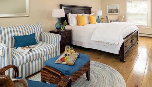 Luxury Suite, 1 King Bed, Jetted Tub, Garden Area