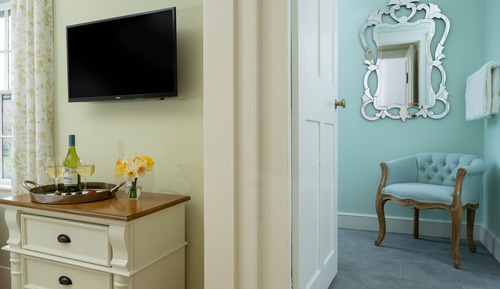 Junior Room, 1 Queen Bed, Garden View