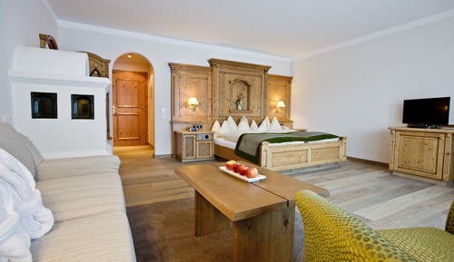 Deluxe Studio Suite, Balcony, Mountain View