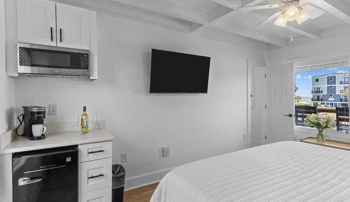 Standard Room, 1 King Bed, Refrigerator & Microwave