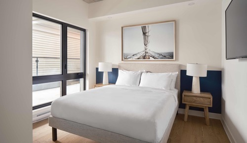303 - 3rd Floor One Bedroom Suite, Queen Bed, Balcony