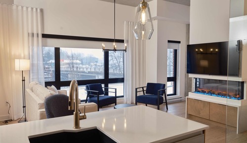 102 - Executive Studio, Queen Bed, Lake View