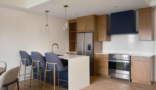 209 - 2nd Floor Studio, murphy Queen Bed, with Balcony