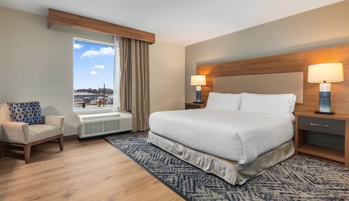 Studio, 1 King Bed, Accessible