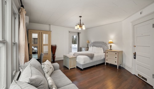 Deluxe Suite, 1 Queen Bed, Terrace, Courtyard View
