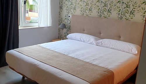 Double or Twin Room, Private Bathroom (doble)