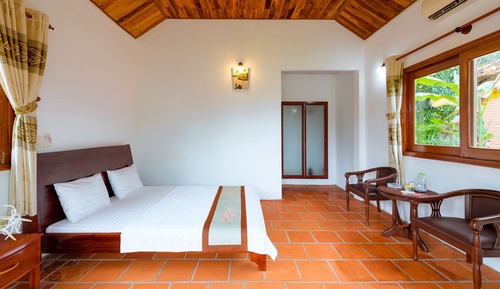 Bungalow, Garden View