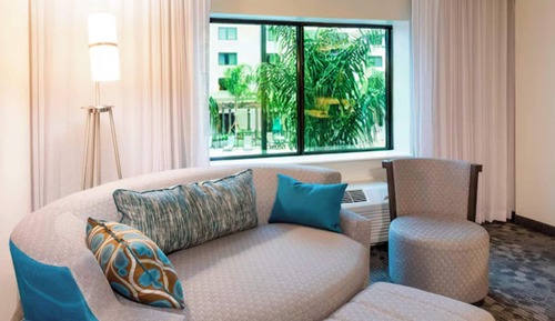 Deluxe Room, 1 King Bed, Courtyard View (Hearing Accessible)