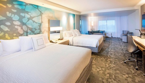 Executive Suite, 2 Queen Beds (Mobility Accessible, Roll-In Shower)