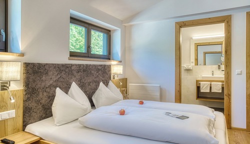 Suite, 3 Bedrooms