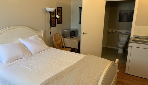 Room (5)
