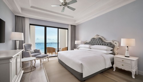 Deluxe Room, 1 King Bed, Non Smoking, Ocean View (Balcony)