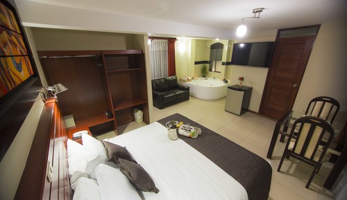 Deluxe Suite, Hot Tub