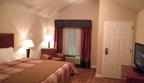 Basic Cabin, 1 King Bed