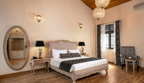 Deluxe Room, 1 King Bed, Garden View