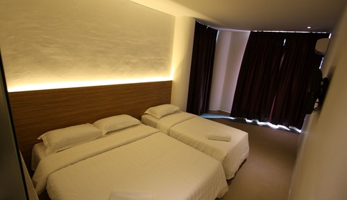 Double Standard Deluxe, with Window