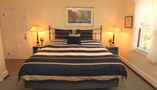 2 Bedroom Suite, King w/Single Twin