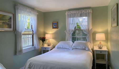  Room, 1 Queen Bed (Private Bathroom)