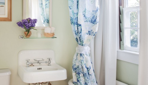 Room, 1 Queen Bed (Private Bathroom)