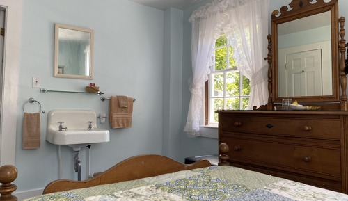 Room, Single Twin (Shared Bathroom)