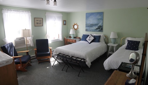 2 Bedroom Suite, Queen and Single Twin w/Queen