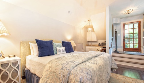 Camellia - Pet Friendly