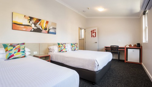 Economy Twin Queen with Shared Facilities