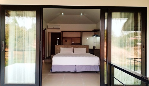 Family Room, 2 Bedrooms