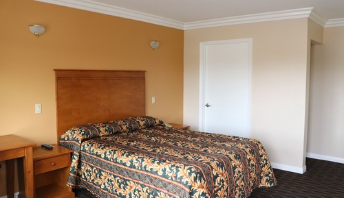 Standard Single Room, 1 Queen Bed, Accessible