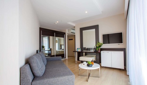 Suite, Corner