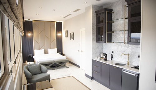 Room, Hill View