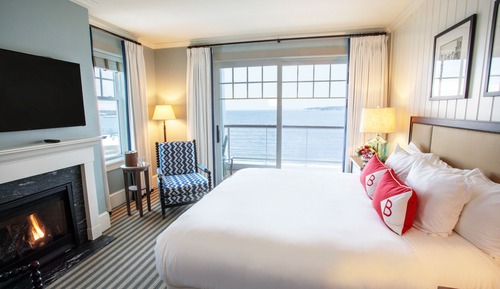 Ocean Front Jr. King Suite with Balcony