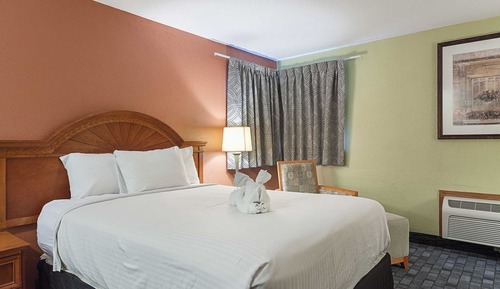 Standard Room, 1 Queen Bed, Non Smoking