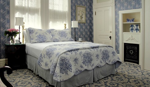 Two-Bedroom Queen Suite