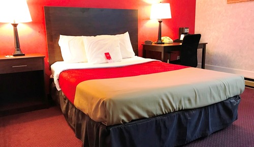 Deluxe Room, 1 Queen Bed, Smoking