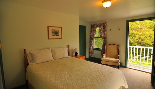 Carriage House Room 5