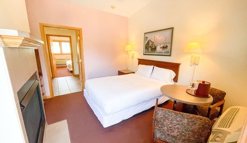 Luxury Suite, 2 Bedrooms, 2 Queen beds, Fireplace, Bath Jetted Tub