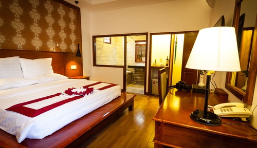 Standard Room, 1 King Bed