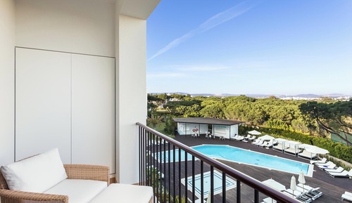 Junior Suite, 1 Queen Bed, Non Smoking, Pool View