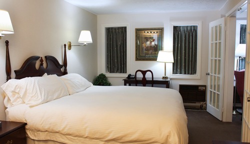 Deluxe Suite, 1 King Bed with Sofa bed
