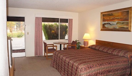 Standard Room, 1 King Bed