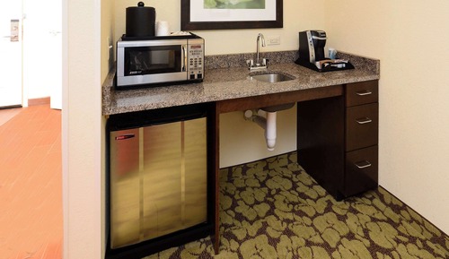 Suite, 2 Queen Beds, Accessible (Tub)