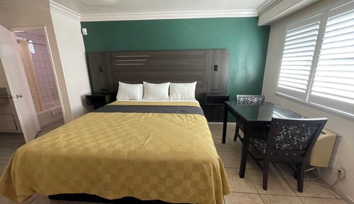 Standard Room, 1 King Bed, Smoking